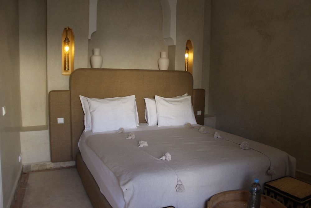 undefined Riad Emberiza Sahari 7