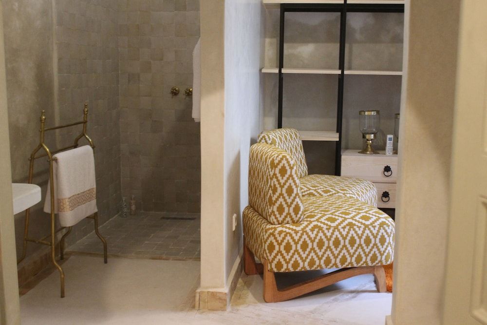 Riad Emberiza Sahari Pool Side Suite 6