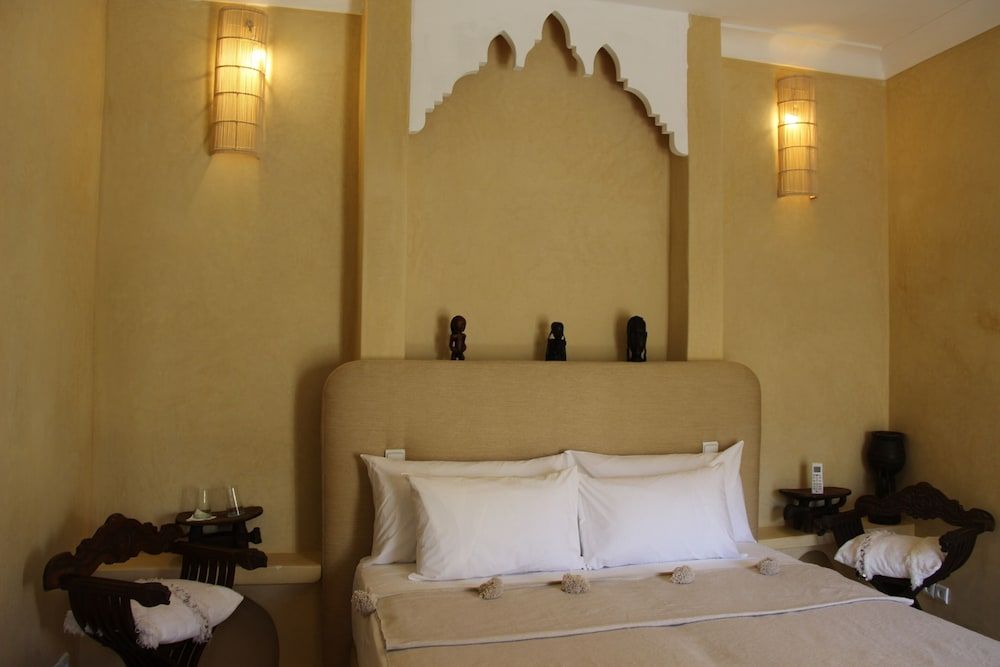 undefined Riad Emberiza Sahari 3