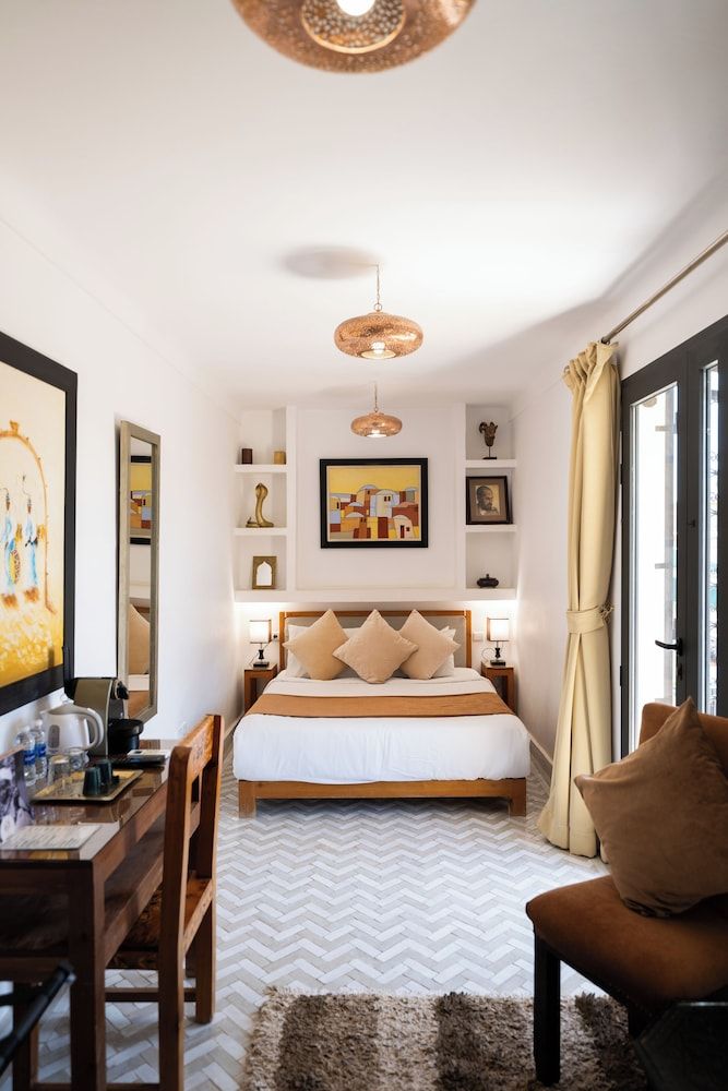 undefined Riad Ajmal 7