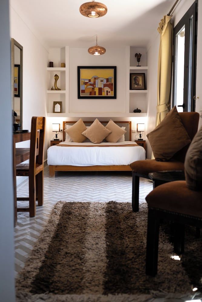 undefined Riad Ajmal 8