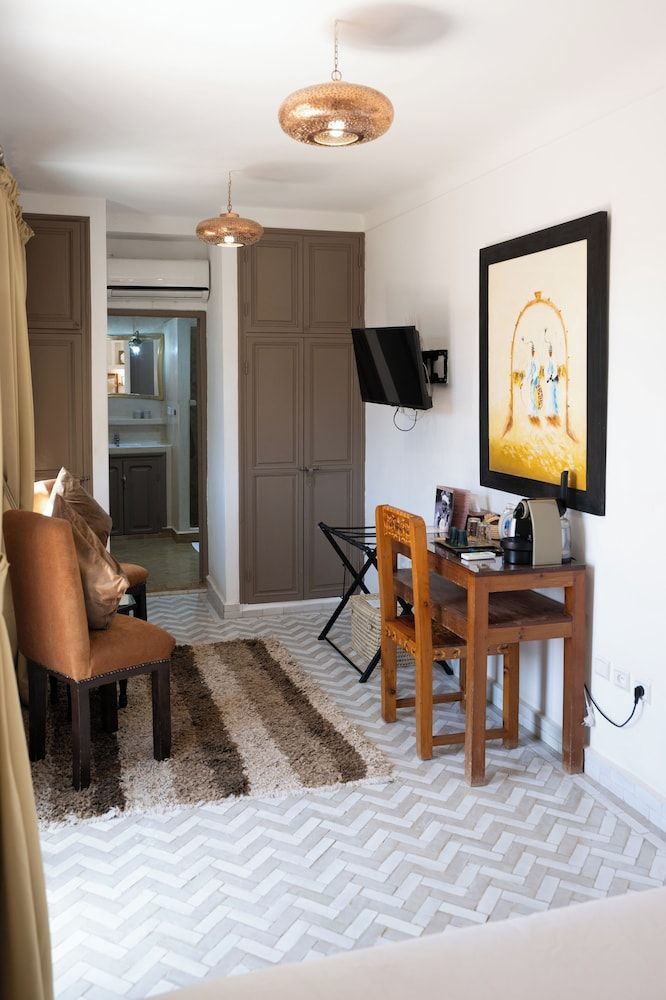 undefined Riad Ajmal 10