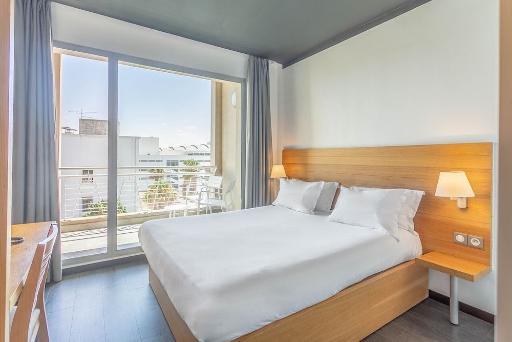 Standard Room, 1 Queen Bed