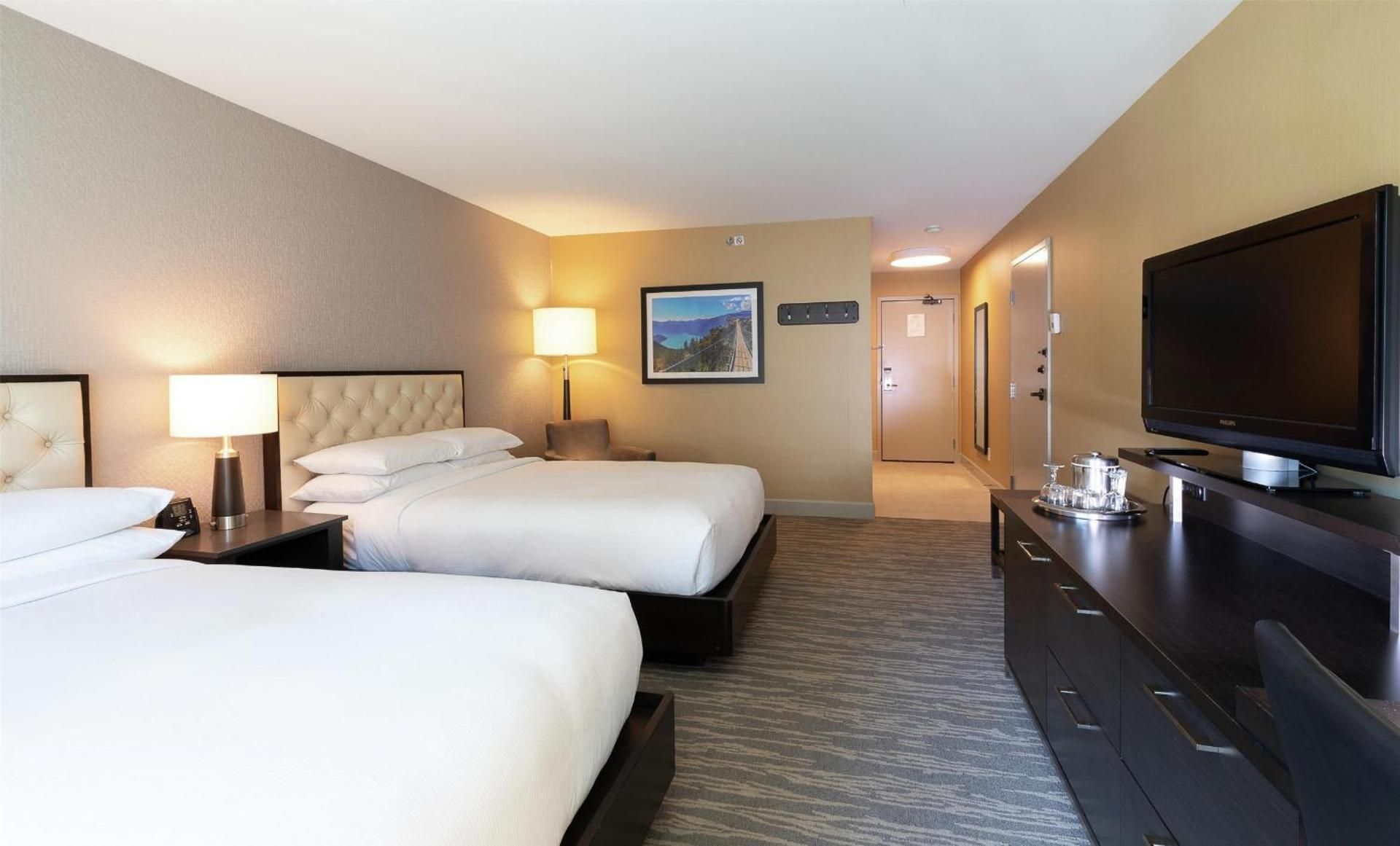 THE HILTON SUPERIOR ROOM-2 DOUBLE BEDS