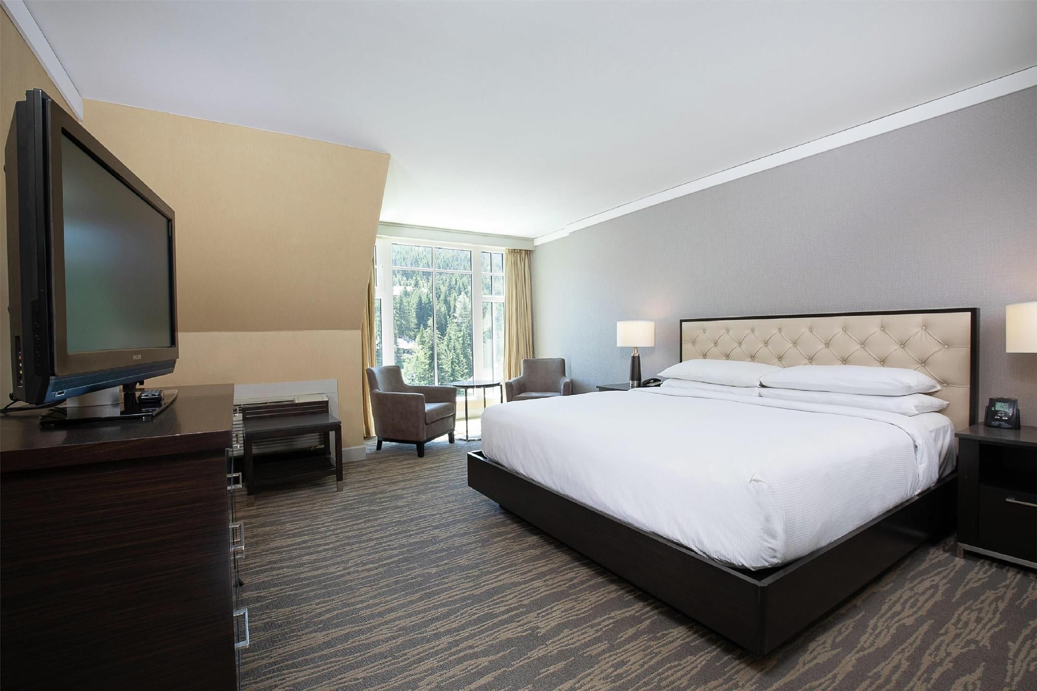 THE BLACKCOMB 1 BEDROOM SUITE-1 KING BED