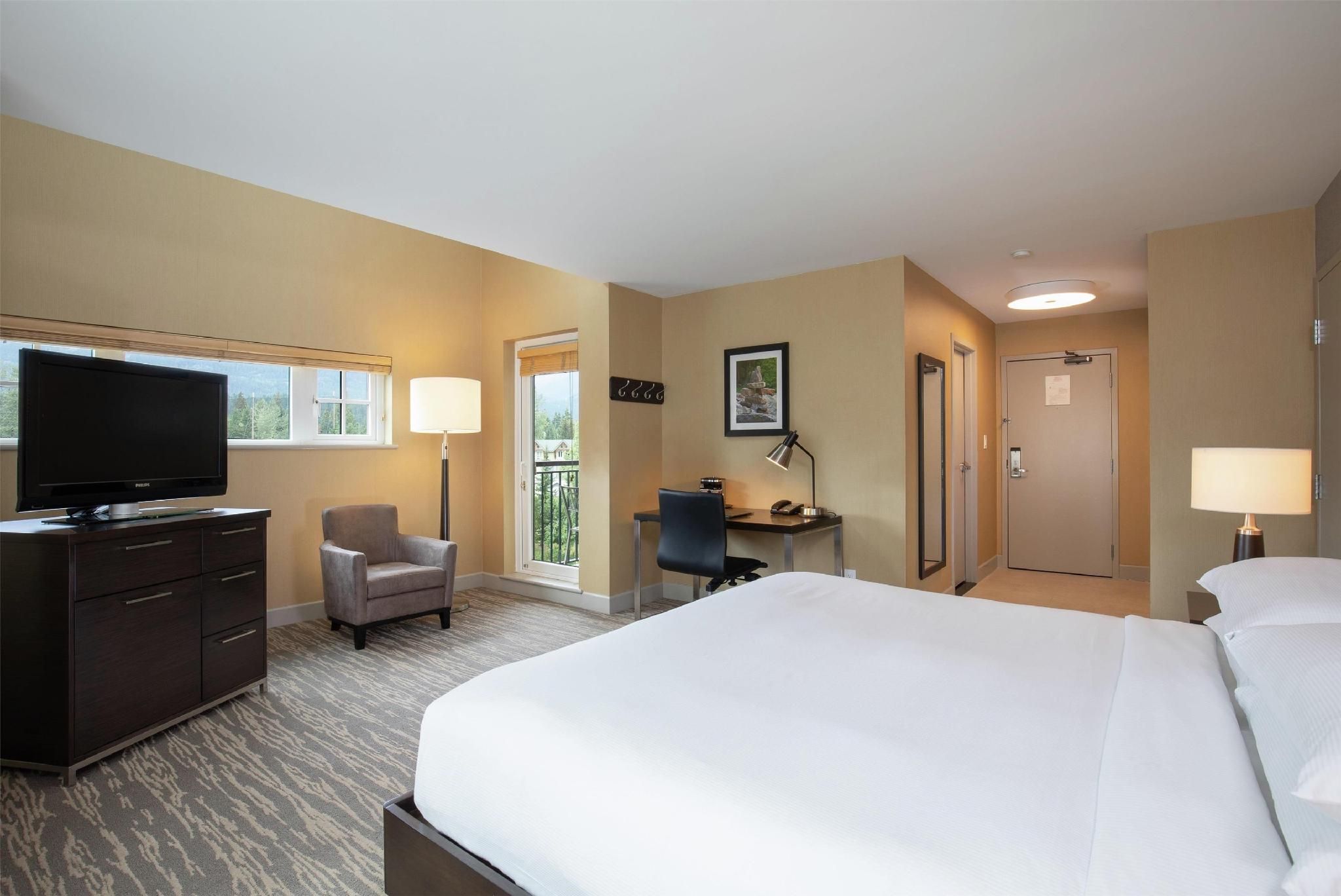 THE HILTON ROOM-KING BED WITH BALCONY