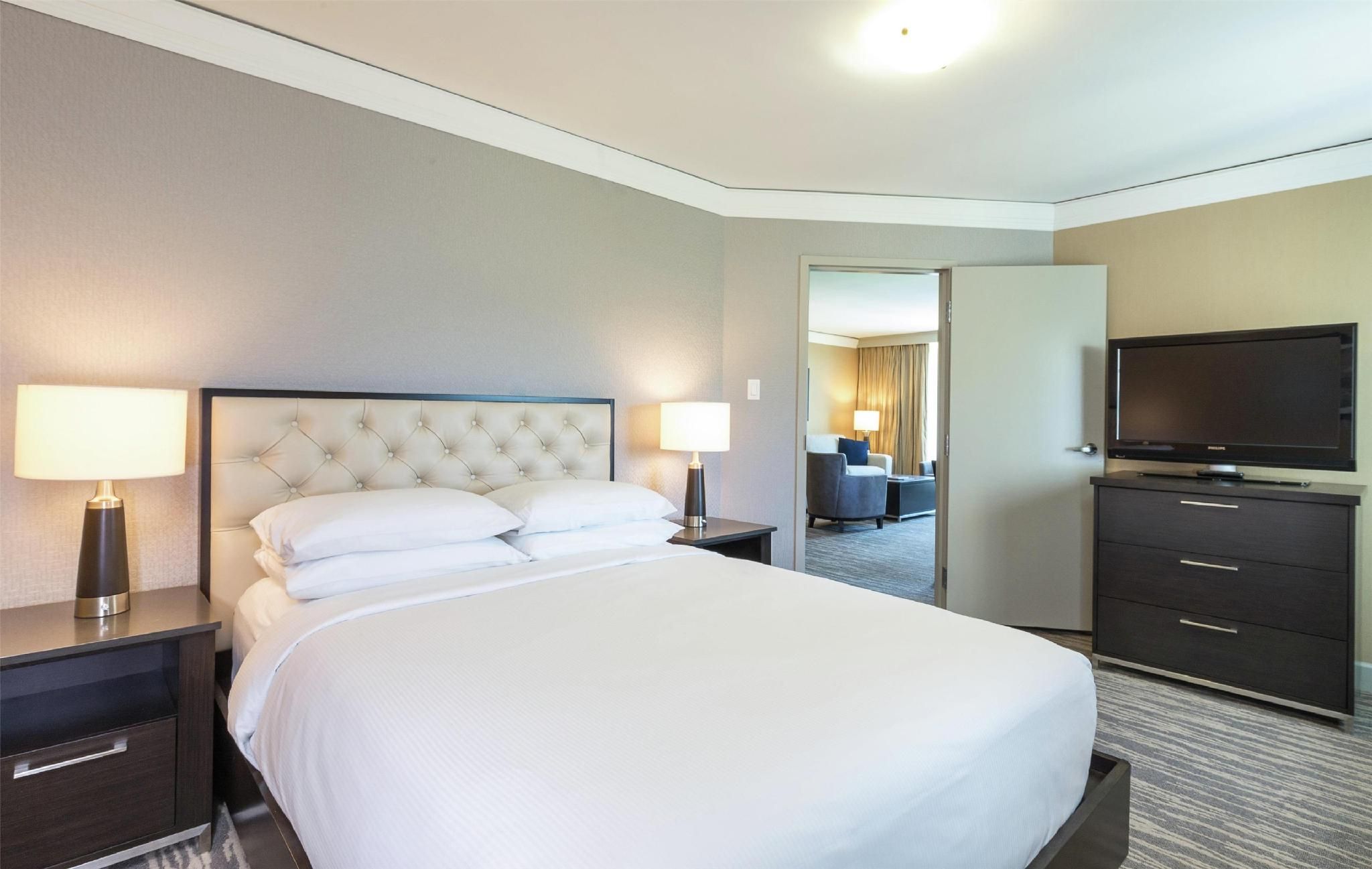 THE HARMONY 1 BEDROOM SUITE-1 KING BED