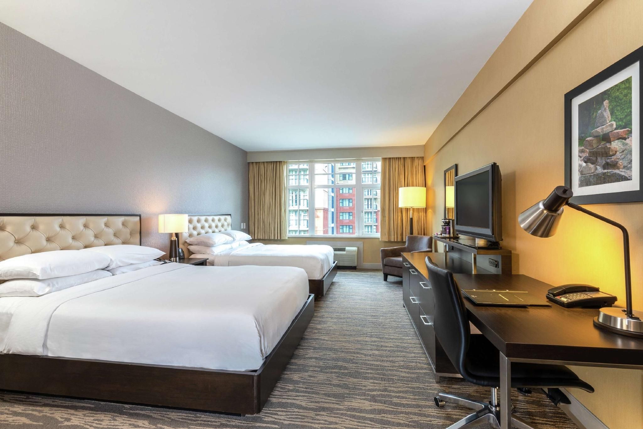 The Hilton Room-2 Queen Beds
