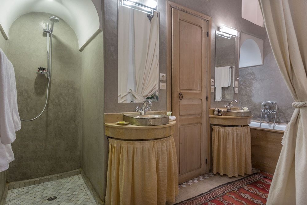 undefined Riad Azoulay 7