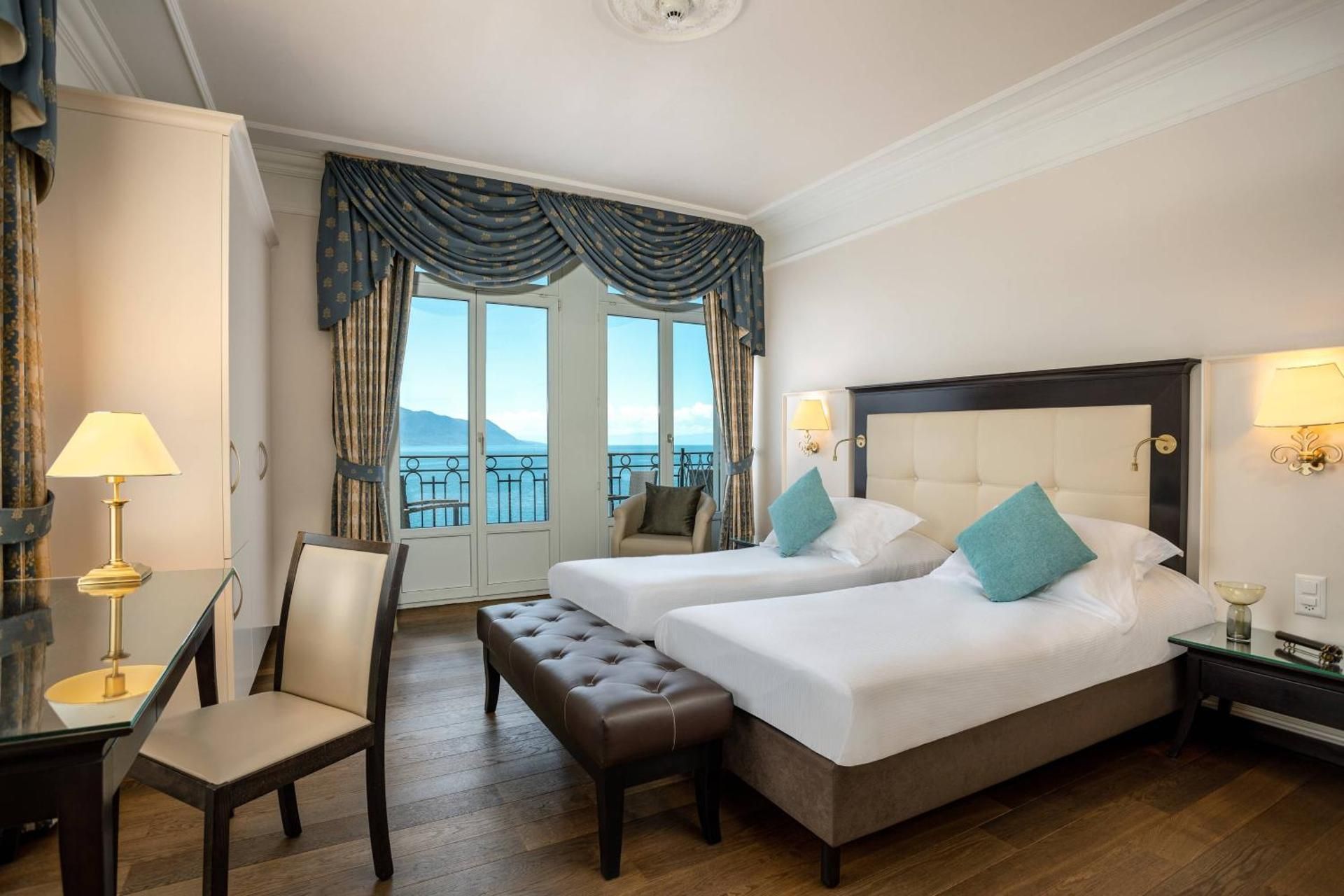 Deluxe Room, 2 Twins, Guest room, 2 Twin, Lake view, Balcony