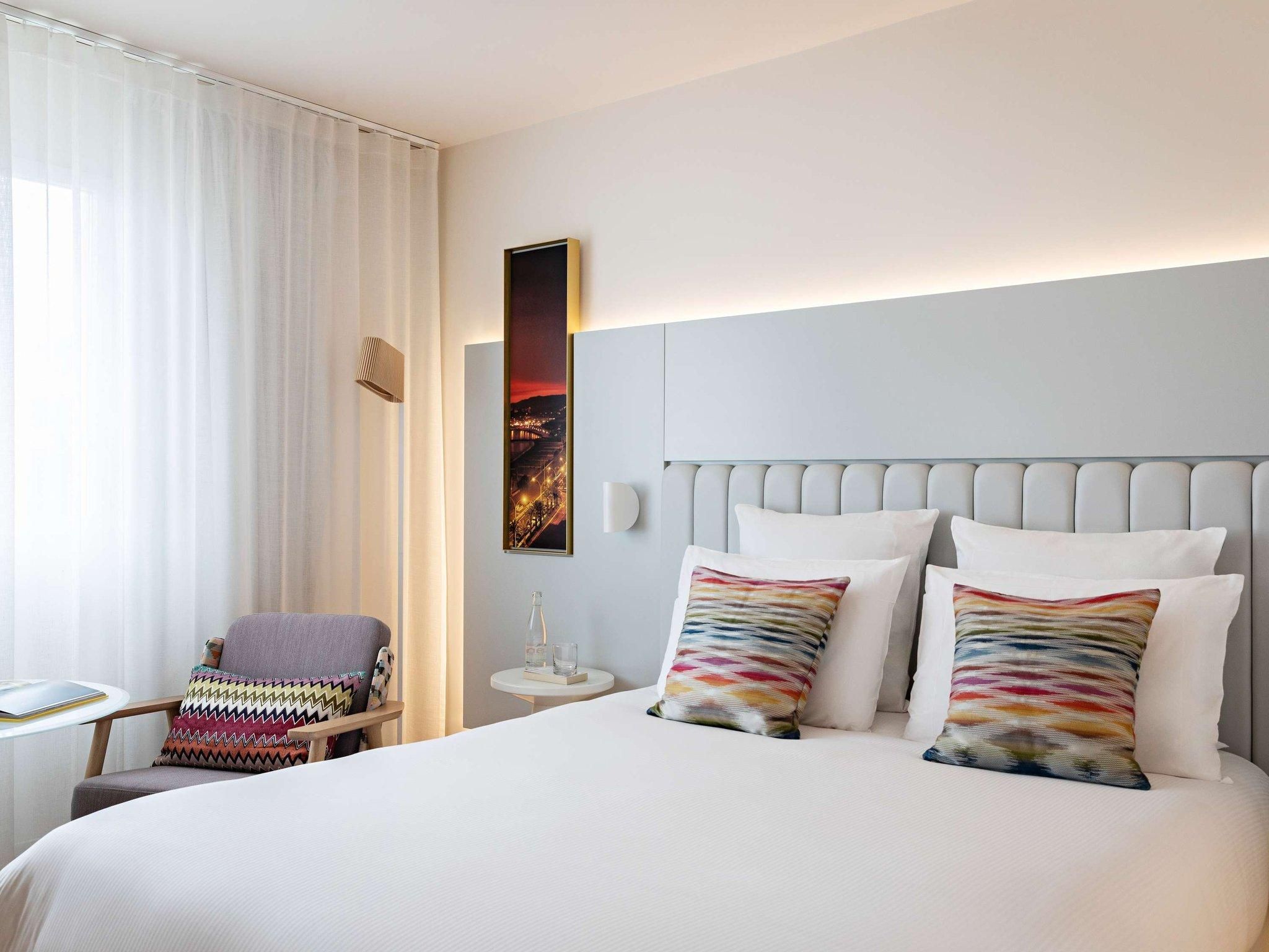 Classic Room with 1 Queen Bed