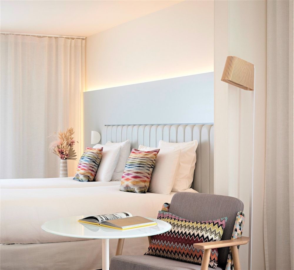 Croisette Beach Hotel Cannes - MGallery Collection Classic Room 3