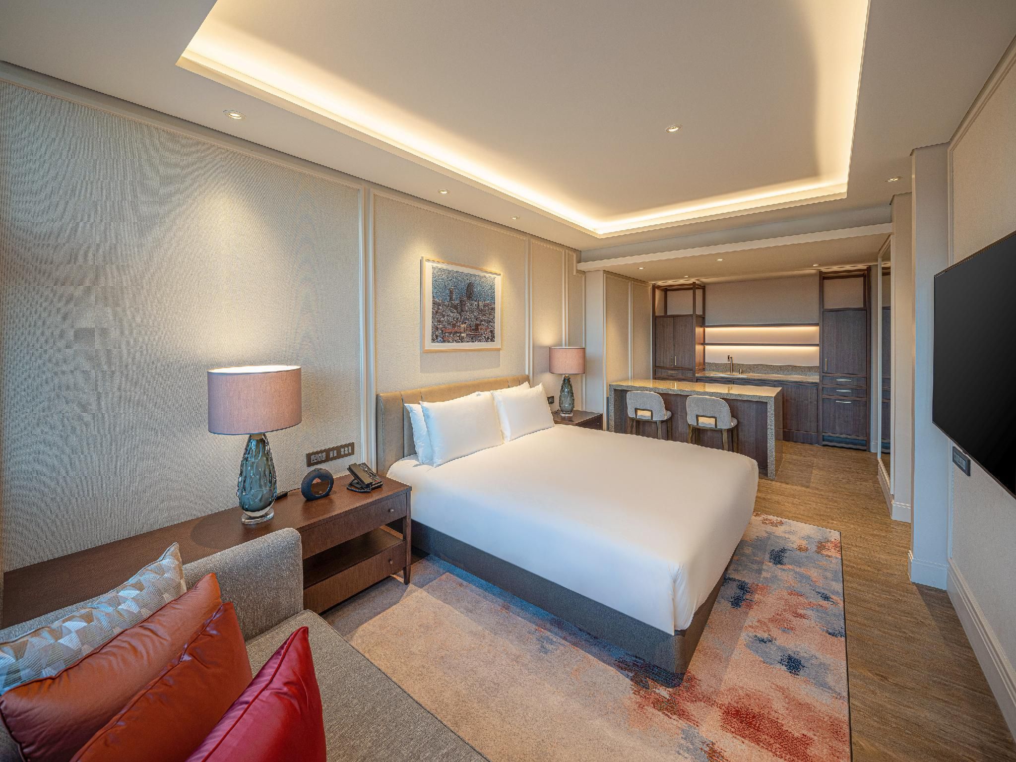 Pool Side Suite With 1 King Bed