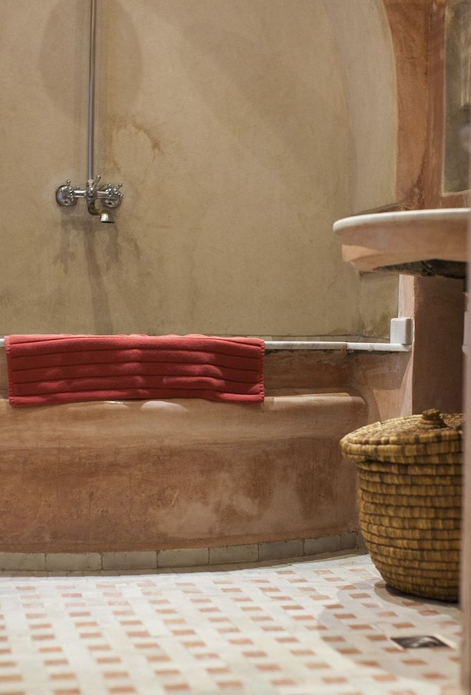 Dar Sohane Deluxe Suite, Private Bathroom 2