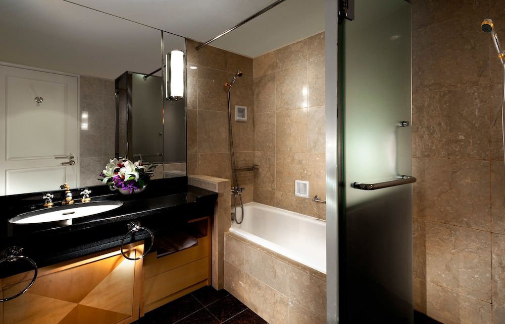 Executive Suite, Non Smoking (10th Floor, 79)