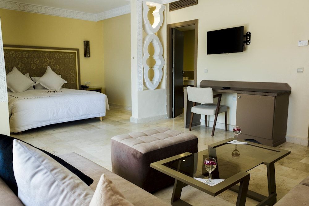 undefined Club Paradisio 8