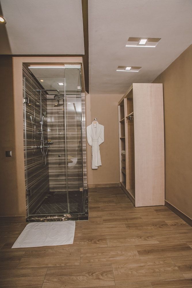 New Art's DownTown Hotel Junior Suite 9