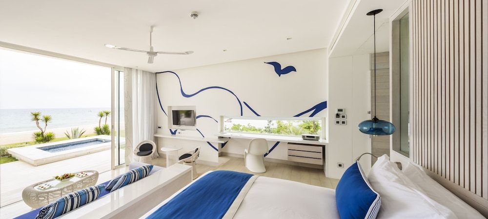 Suite, 1 King Bed, Sea View, Beachfront