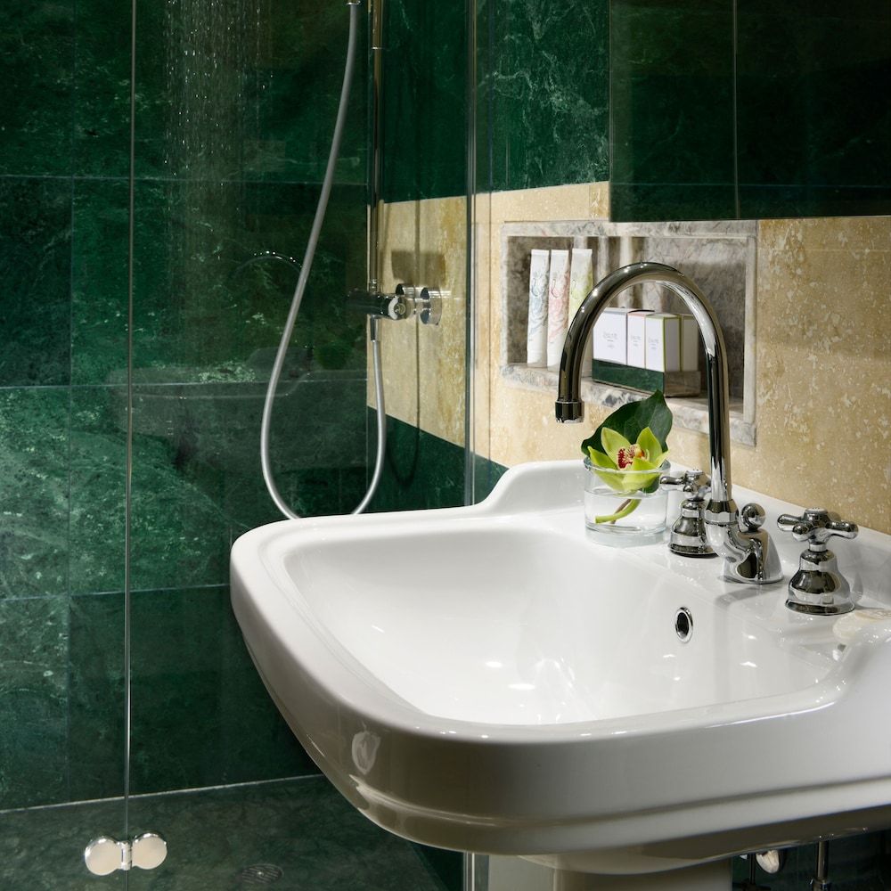 Royal Hotel San Remo Standard Double Room, Hill View 3