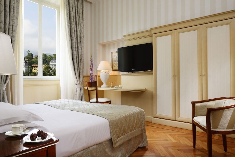 Royal Hotel San Remo Standard Double Room, Hill View 2