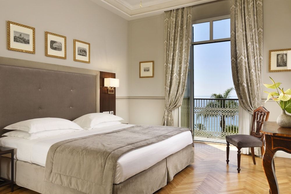 Royal Hotel San Remo Junior Suite, Sea View 2