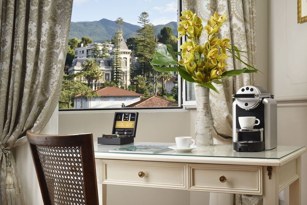 Royal Hotel San Remo Standard Double Room, Hill View 4