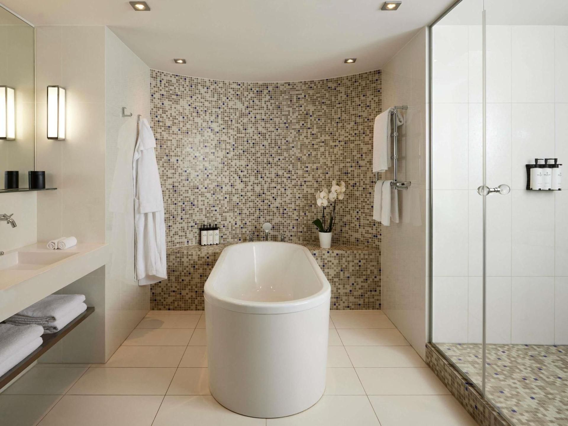 undefined Sofitel Paris Arc de Triomphe 9