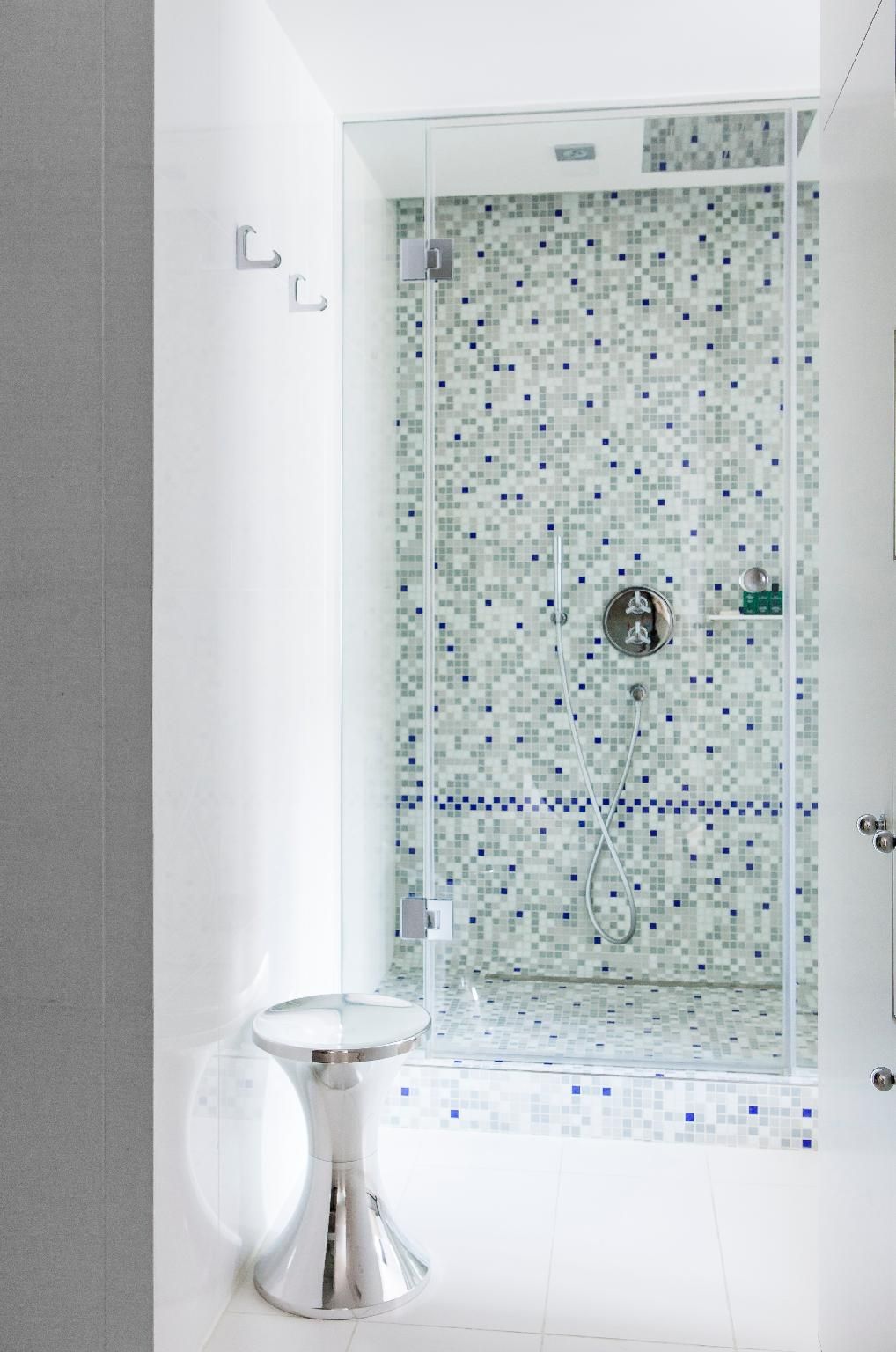 Sofitel Paris Arc de Triomphe Superior Queen Room 7