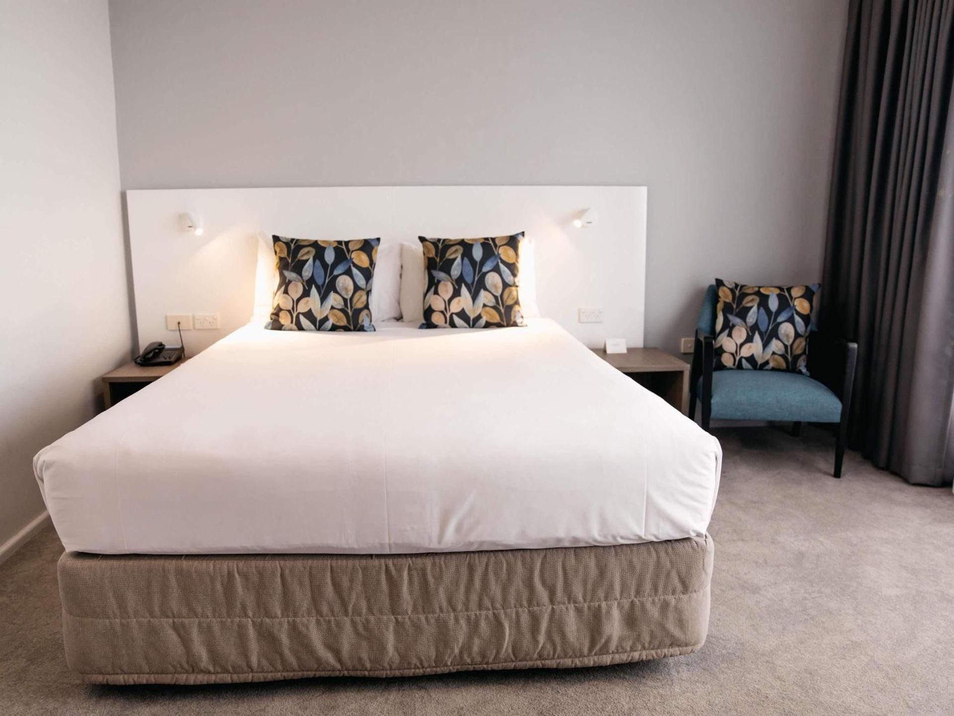 Deluxe High Floor Balcony Room with 1 Queen or King bed