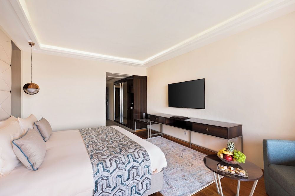 Savoy Le Grand Hotel Deluxe Room, 1 King Bed 2