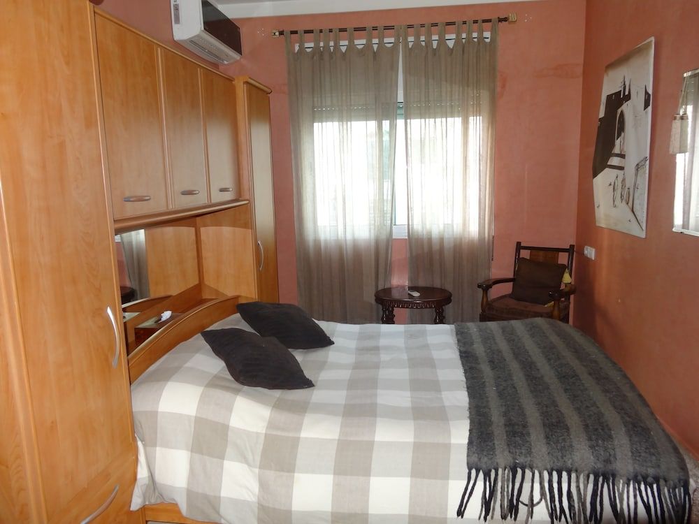 Leyna Vacancy Homes Traditional Suite 4