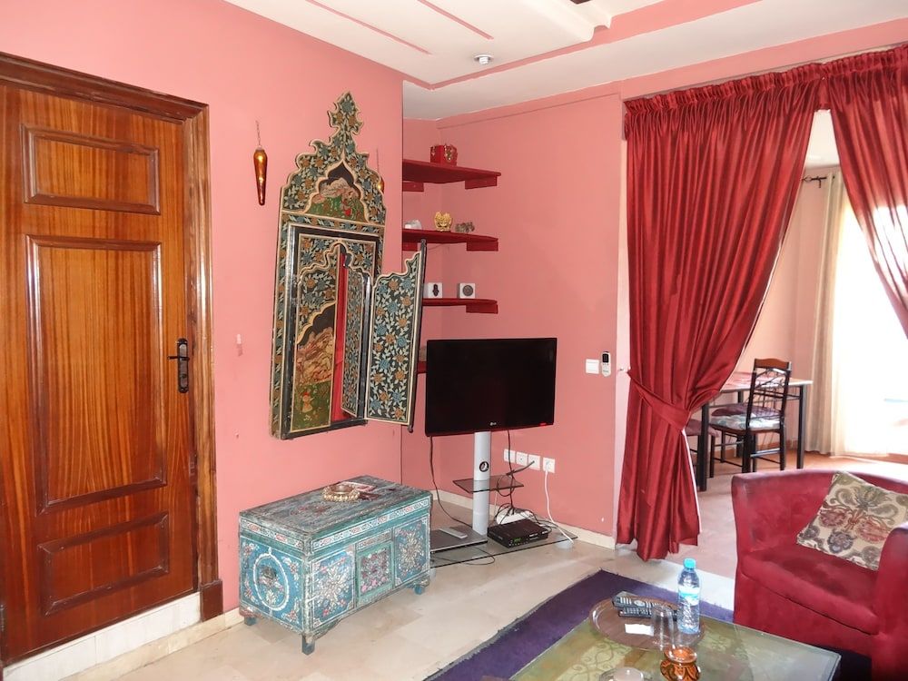 Leyna Vacancy Homes Traditional Suite 5