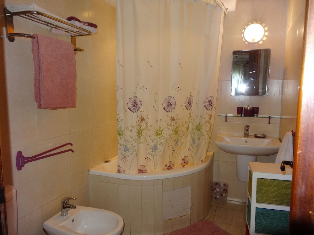 Leyna Vacancy Homes Traditional Suite 19