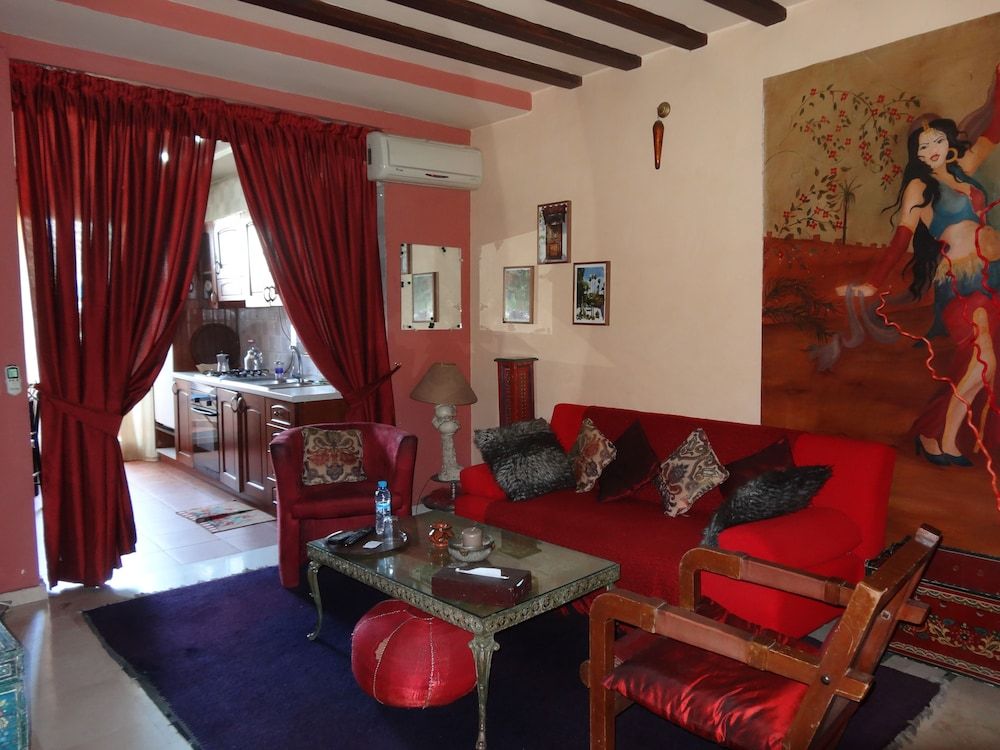 Leyna Vacancy Homes Traditional Suite 12