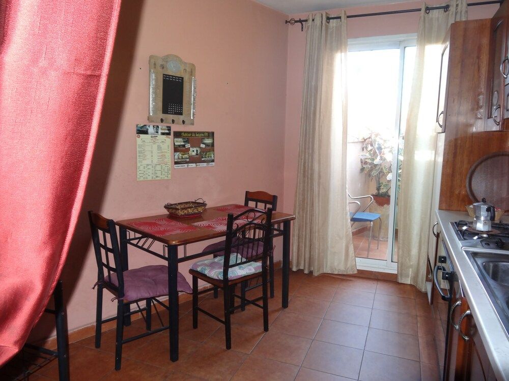 Leyna Vacancy Homes Traditional Suite 10