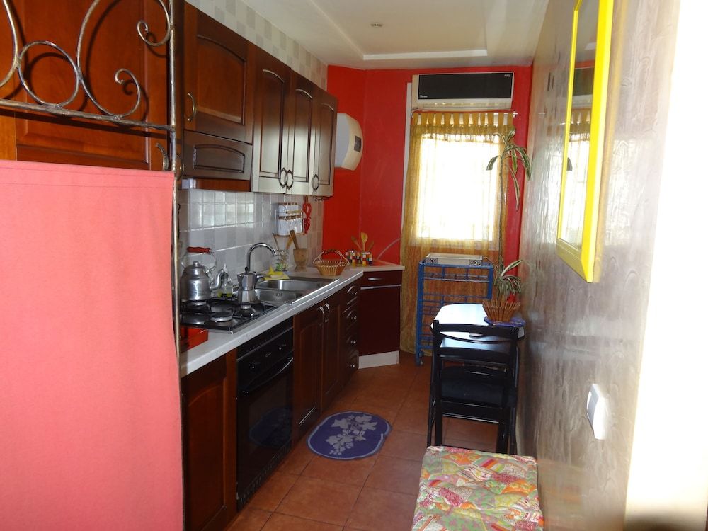 Leyna Vacancy Homes Traditional Suite 9