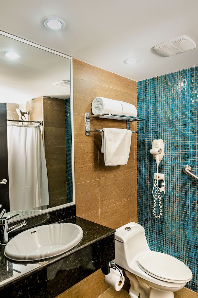 Riande Aeropuerto Hotel & Casino Standard Room, Garden View 5