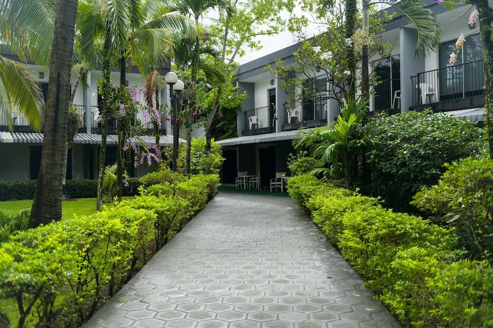 Riande Aeropuerto Hotel & Casino Standard Room, Garden View 6