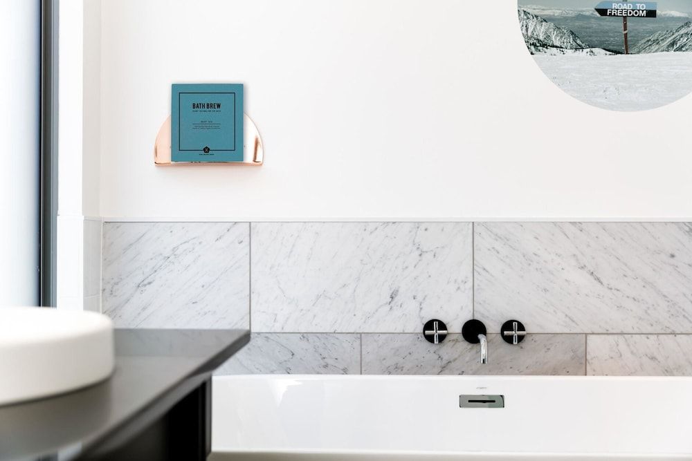 QT Queenstown QT King 8