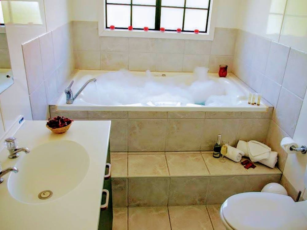 Salty Dog Inn Executive Two Bedroom Spa Bath Suite 7