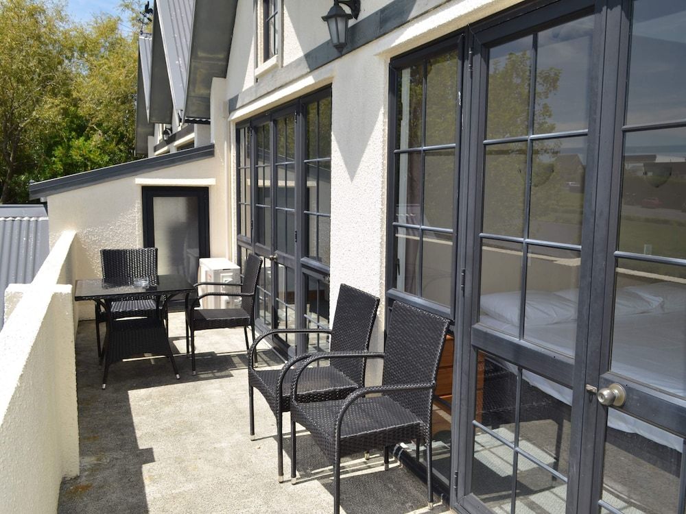 Salty Dog Inn Executive Two Bedroom Spa Bath Suite 6