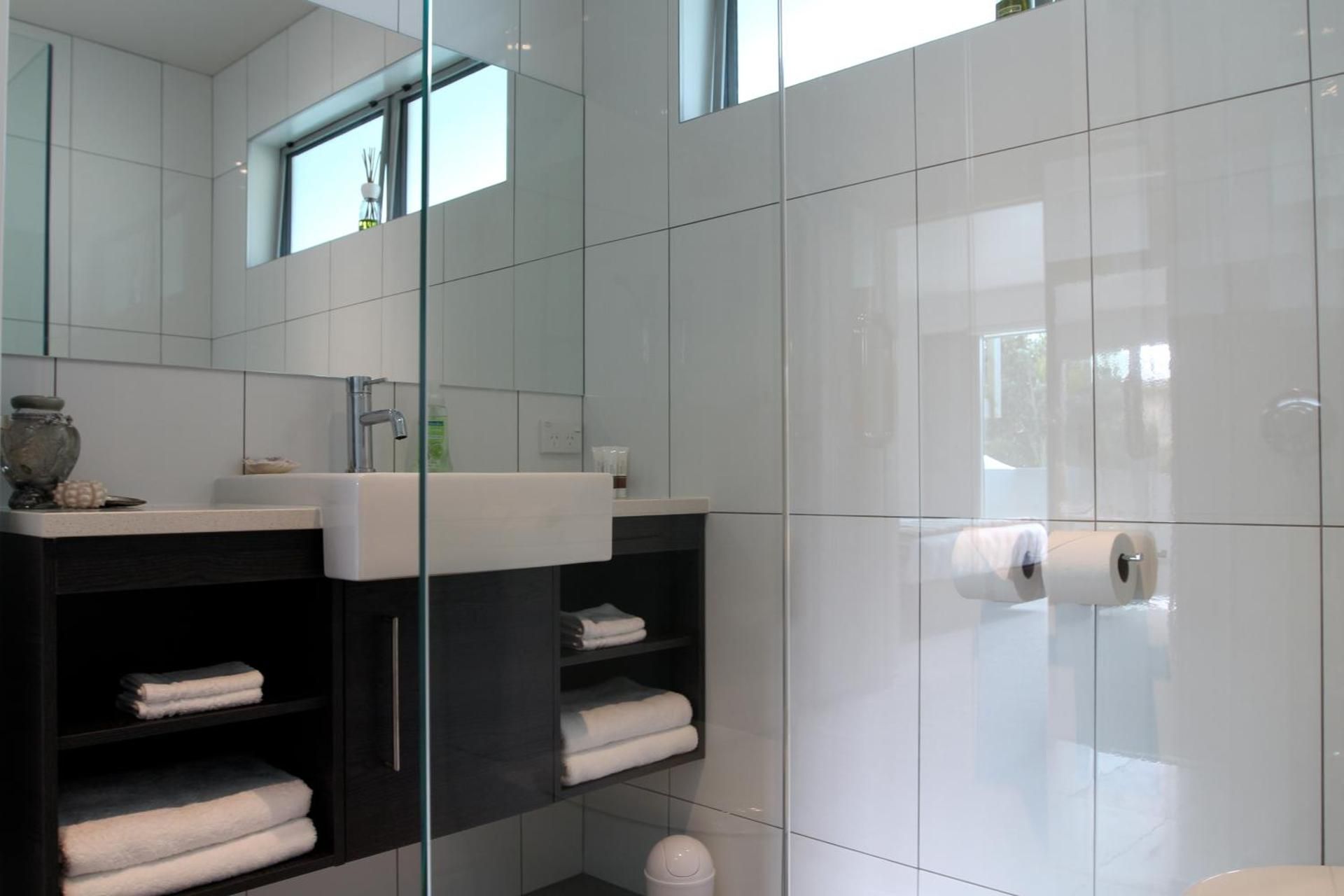 Two-Bedroom Apartment - Kiwiana