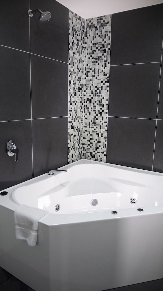 Carnmore Hotel Takapuna Deluxe Spa 15