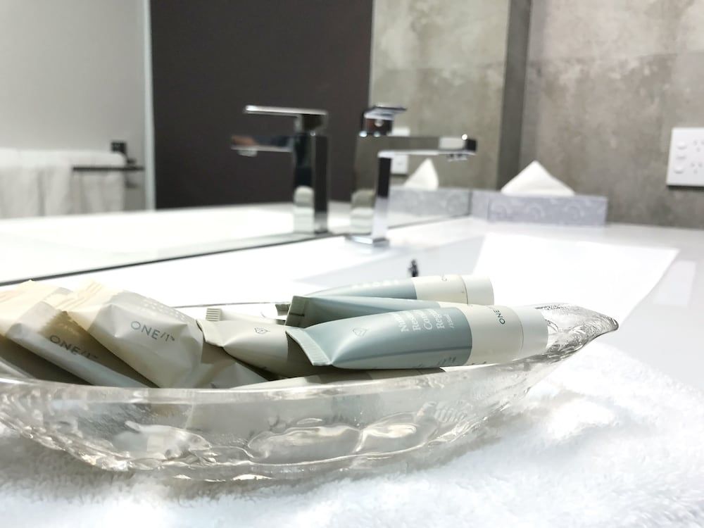 Carnmore Hotel Takapuna Deluxe Room 18