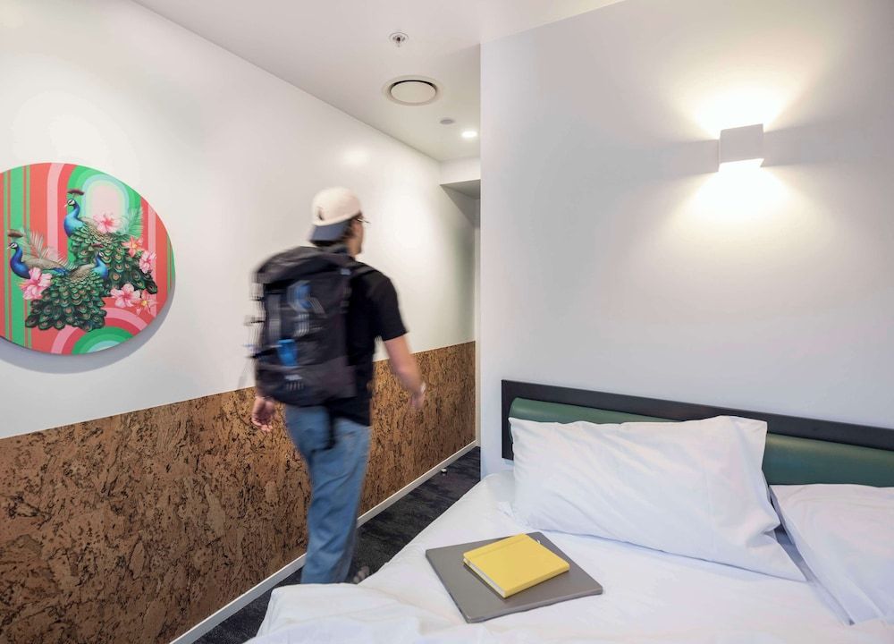 LyLo Queenstown Standard Queen - Ensuite