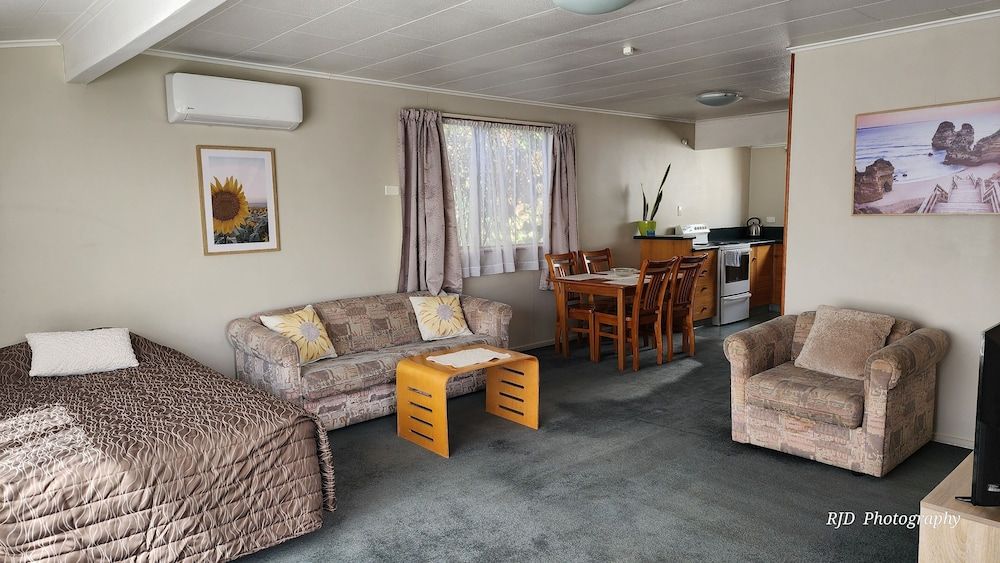 Ashburton's Regency Motel Executive One Bedroom Apartment 2