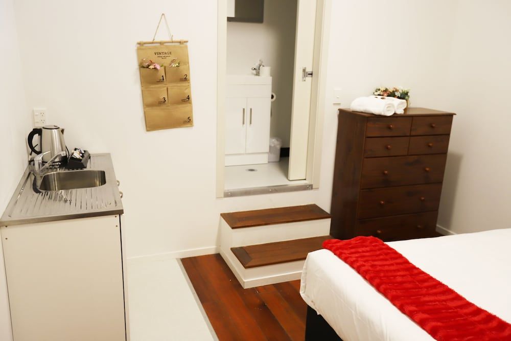 Aura Hotel Deluxe Double Room with Private Bathroom 2