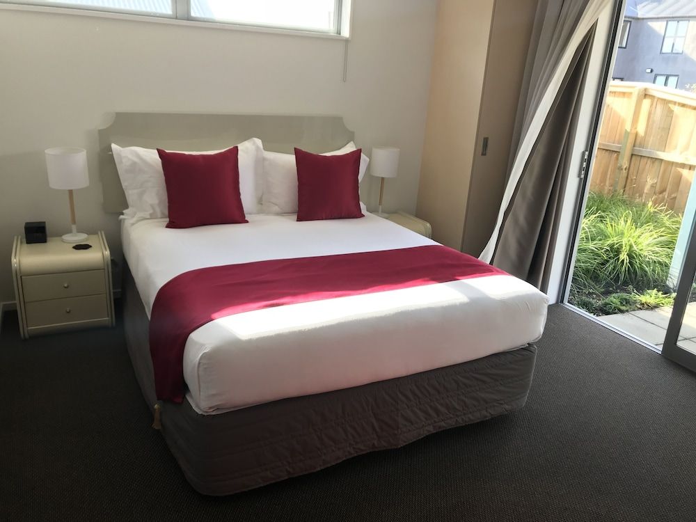 Luxury Studio, Accessible, Garden View