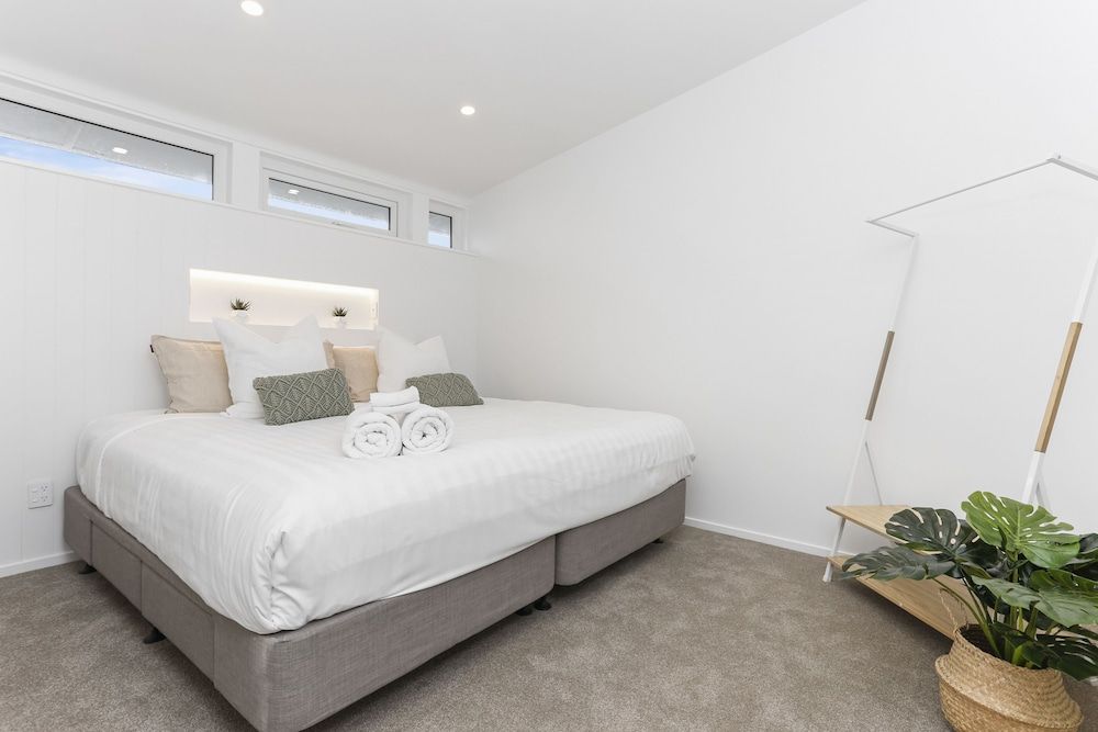 Stay Mission Bay Grand Apartment, 4 Bedrooms, Balcony, Sea View 3