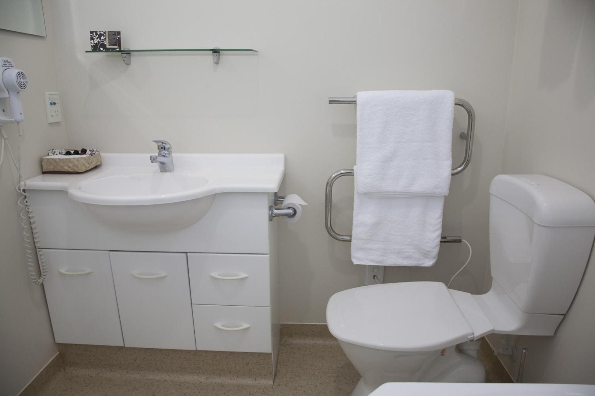Studio with Shower - Ground Floor